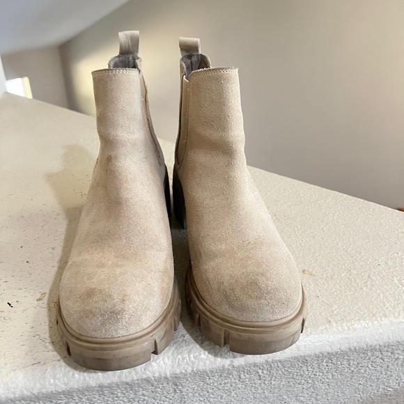Steve Madden Women’s 8 Howler Chelsea Boot  Sand Suede‎ Lug Sole Chunky - Picture 4 of 12